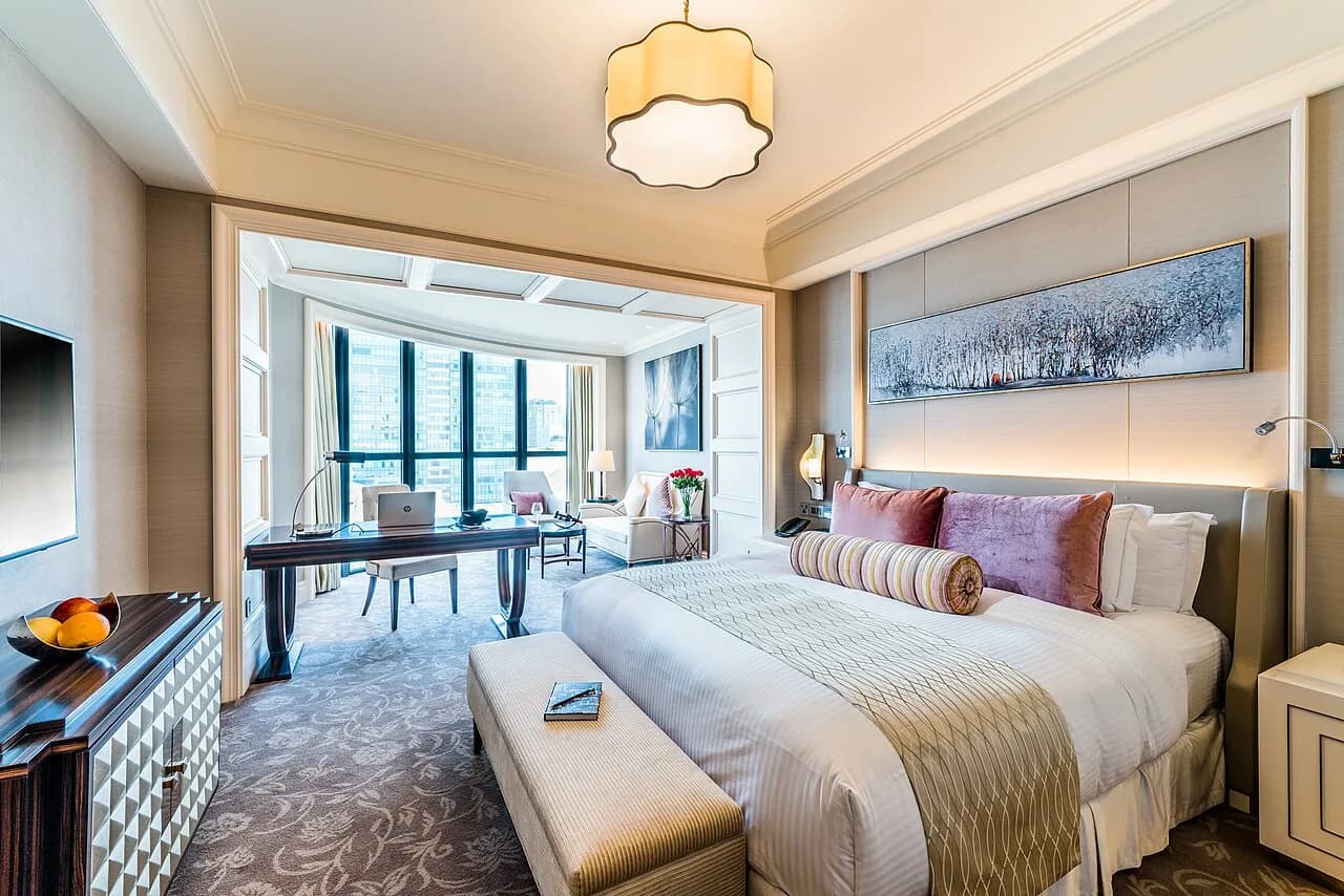 Nohur gölü yaxınlığında hovuzlu villa